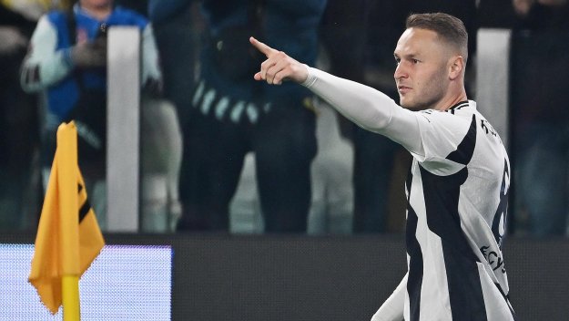 Шести различен пост! Коомпайнерс се превръща в защитник