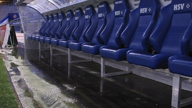 Дъжд провали дербито в Хамбург