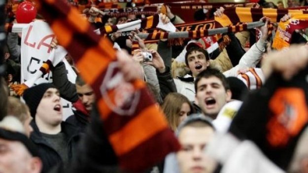 Агитката отново освирка играчите на Рома в Тригория