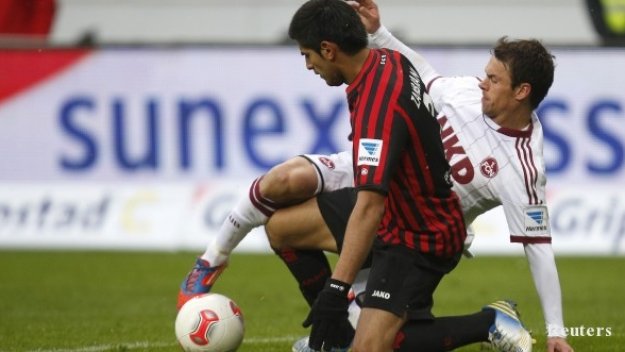 Ливърпул пита за защитник на Айнтрахт