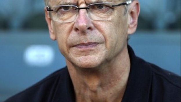 Венгер търси да купи &quot;нещо специално&quot;