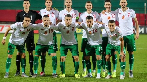Чакаме от младежите да измият срама на батковците