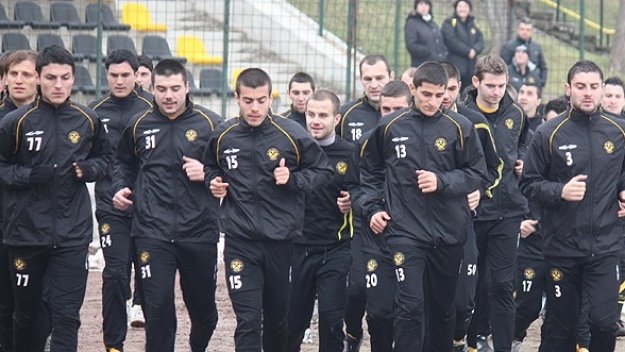 Миньор задържа чех и босненец, гонят ялов янки