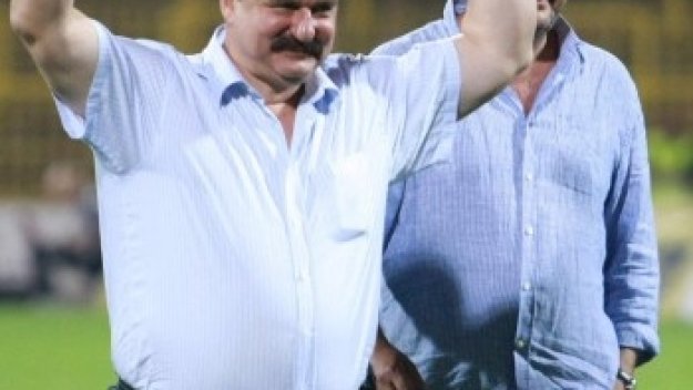 Сафарито на Батков бави трансфер в Левски