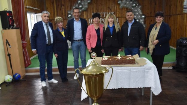 Лудогорец уважи празник на малчугани