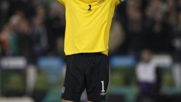 Контузия на Гивън стресна ирландците