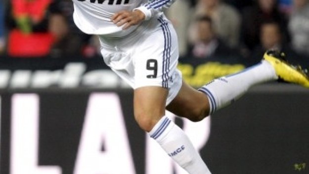 От Юве искат информация за Бензема