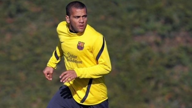 Иниеста и Алвеш няма да пътуват за Памплона