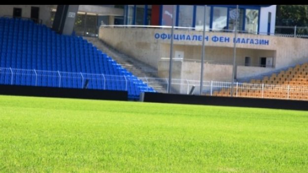 Теренът на &quot;Лазур&quot; се възстановява, радват се от Черноморец