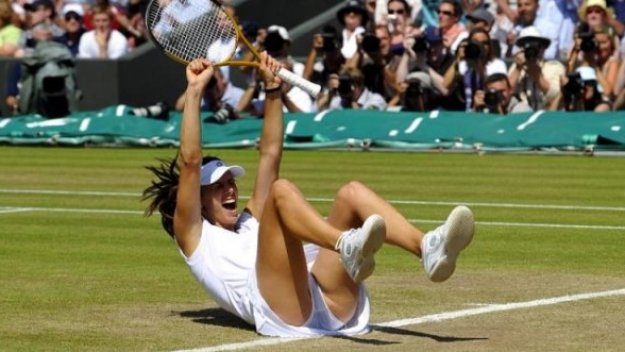 Пиронкова иска 100 бона, за да се снима гола за &quot;Плейбой&quot;