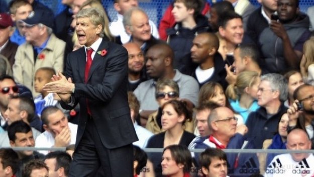 Арсенал може да привлече халф на Тулуза вместо Ян М'Вила