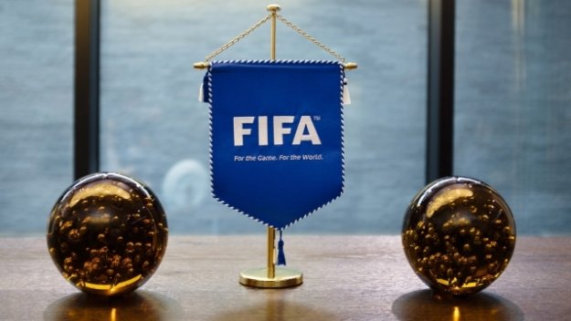 ФИФА актуализира трансферните прозорци