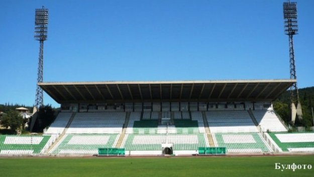 216 лампи ще осветяват мачовете на Берое