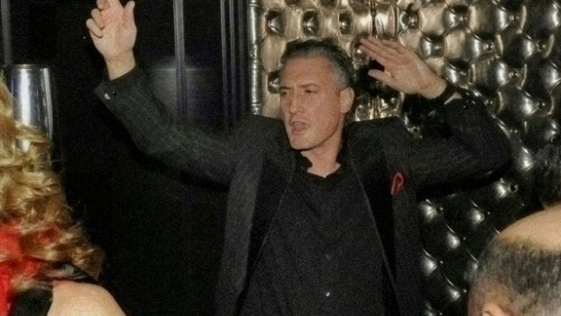 Скандал: Кирил Домусчиев разполага с две торби пари и натиска съдиите
