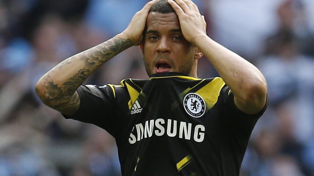 Астън Вила взе Райън Бертранд