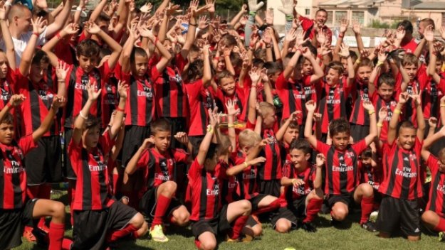 Милан отново ще организира junior camp в България