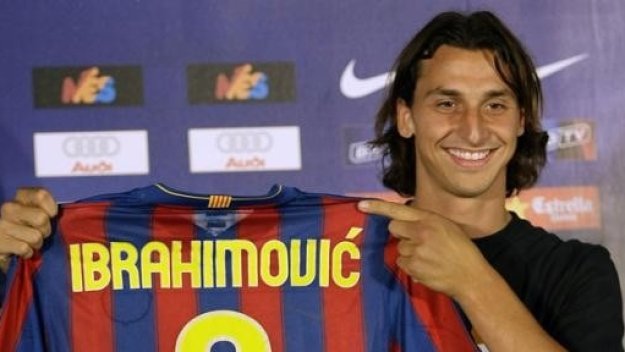 Ибра взима номер 11, Милан разкарва Хунтелаар