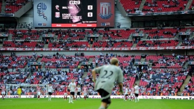 Сайтовете на Стоук и Болтън класираха &quot;Уондърърс&quot; на финала за ФА Къп