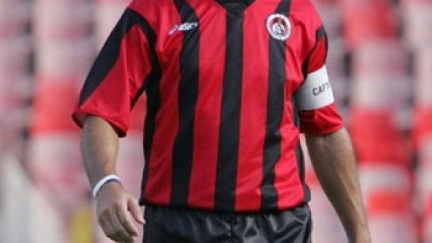 Жоро Марков окача бутонките догодина