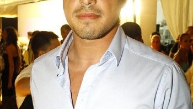 Коляното още мъчи Божинов