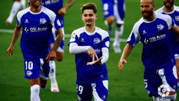 Алавес удари Сосиедад с 2:0