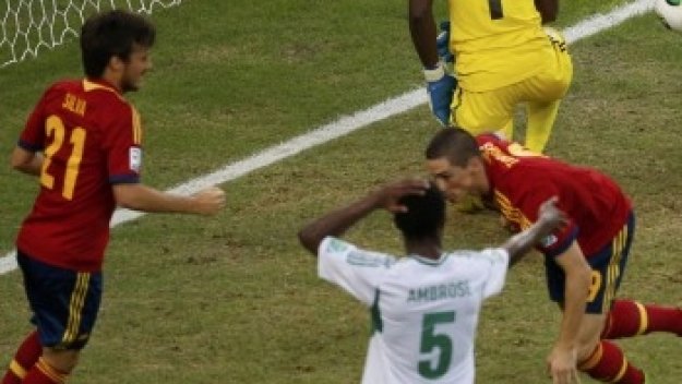 Силва и Торес титуляри срещу Италия