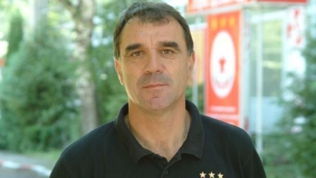 Треньорът на &quot;армейците&quot; нападна журналистите