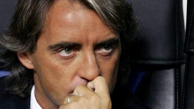 Юве преговаря с Манчини