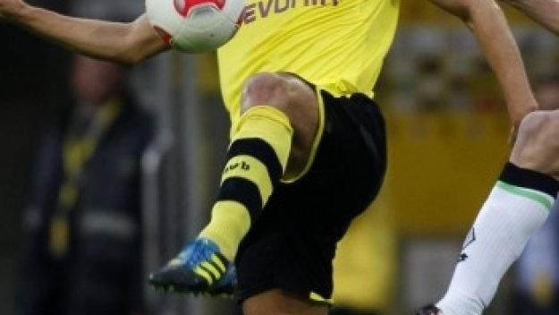 Капитанът на Дортмунд се бори за титулярно място и нов договор
