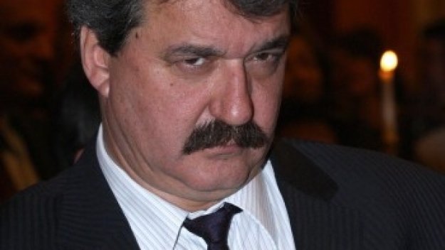 Тодор Батков оряза с 30% заплатите на левскарите