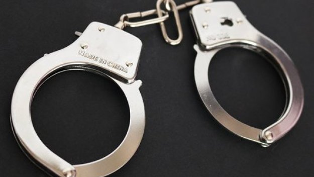 Става страшно! Арестуваха висш служител за корупция от спортното министерство