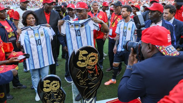 Меси блести: Аржентина удари Ангола и прибра милионите