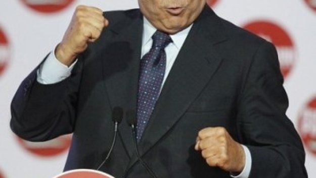 Феновете на Милан искат да махат Берлускони