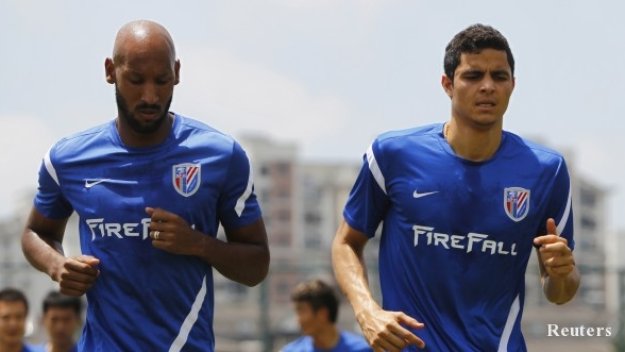 Анелка се скара с фен на Шенхуа Шанхай