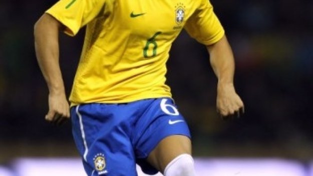 Арсенал договорил защитник на Фенербахче