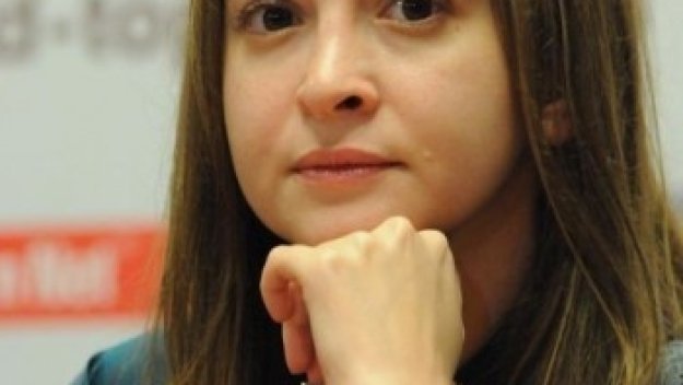 Ети Стефанова с първа загуба на европейското по шахмат