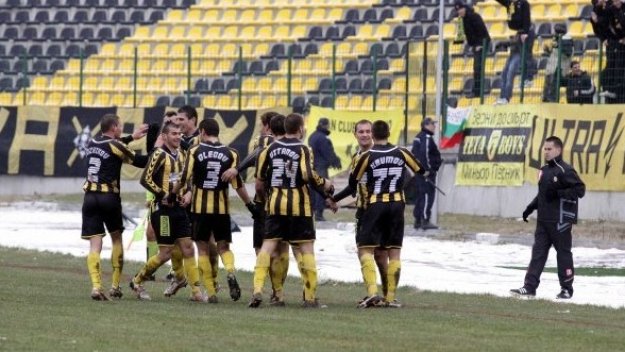 Миньор разкара половин отбор