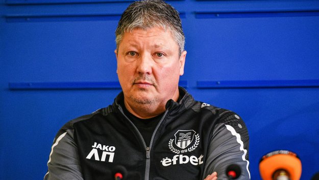 Любо Пенев култов след мача: Приятно време, добро осветление, добър терен