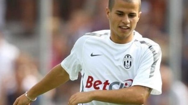 Джовинко подкрепи Диего в атаката му срещу Марота