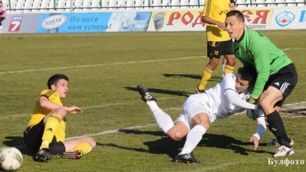 Тодор Янчев остава в Славия още един сезон