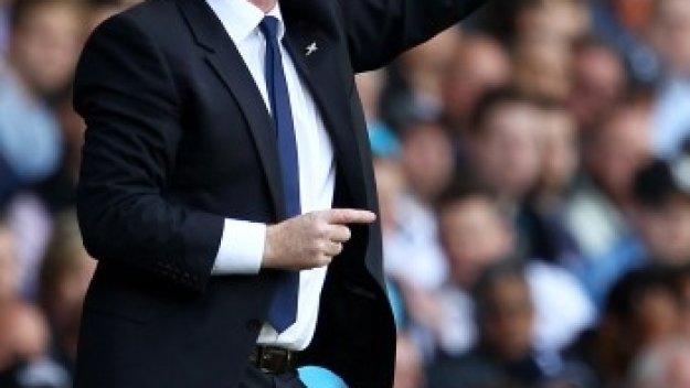 Астън Вила взима заместник на Ашли Йънг от Холандия