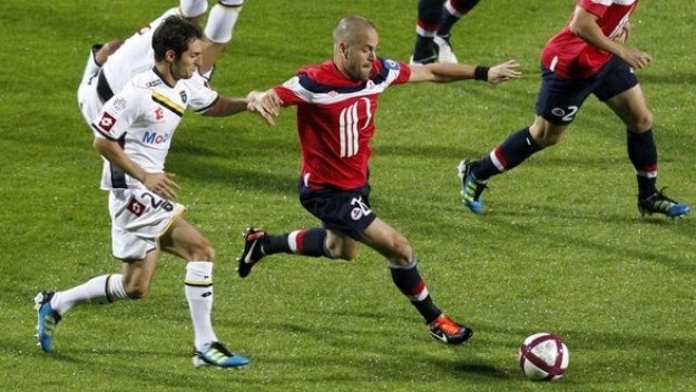 Лил със сериозна домакинска издънка