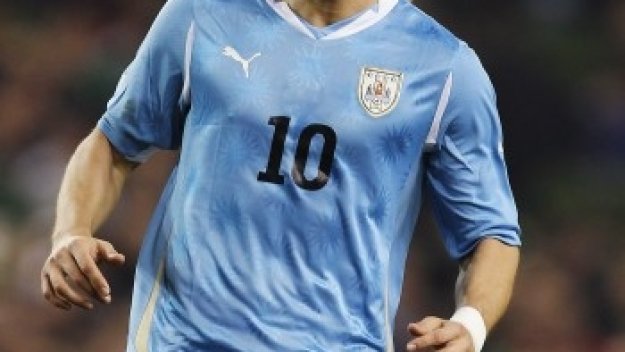 Форлан не изключва трансфер в Англия