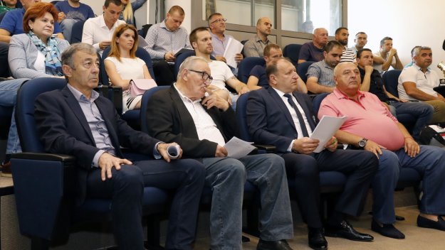 Зверски дербита на старта на Втора лига
