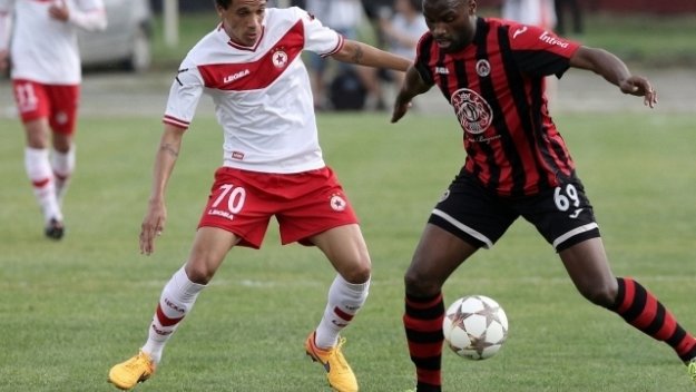 Бивш на ЦСКА ще спасява кариерата си в Казахстан