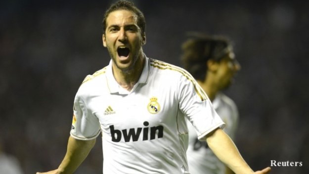 ПСЖ не се отказва от Игуаин