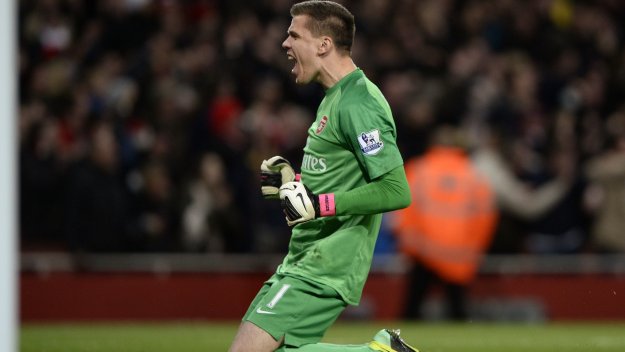 Шчесни с нов договор на "Емиратс"