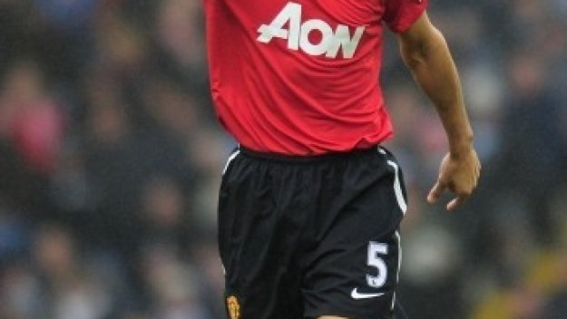 Психовойната продължава: Рио Фърдинанд също нападна Челси