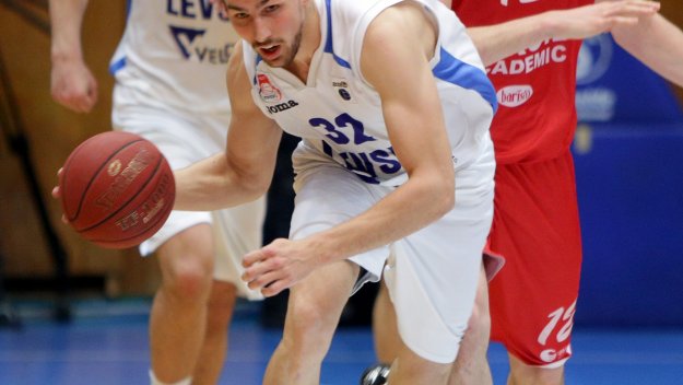 Лукойл поведе на Левски