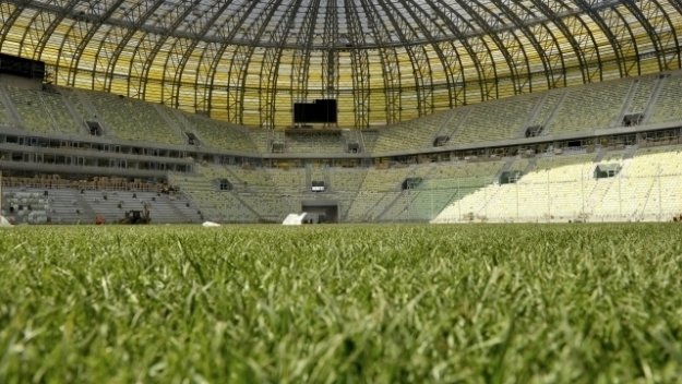Футбол и самба: Пускат зрители на стадионите в Бразилия